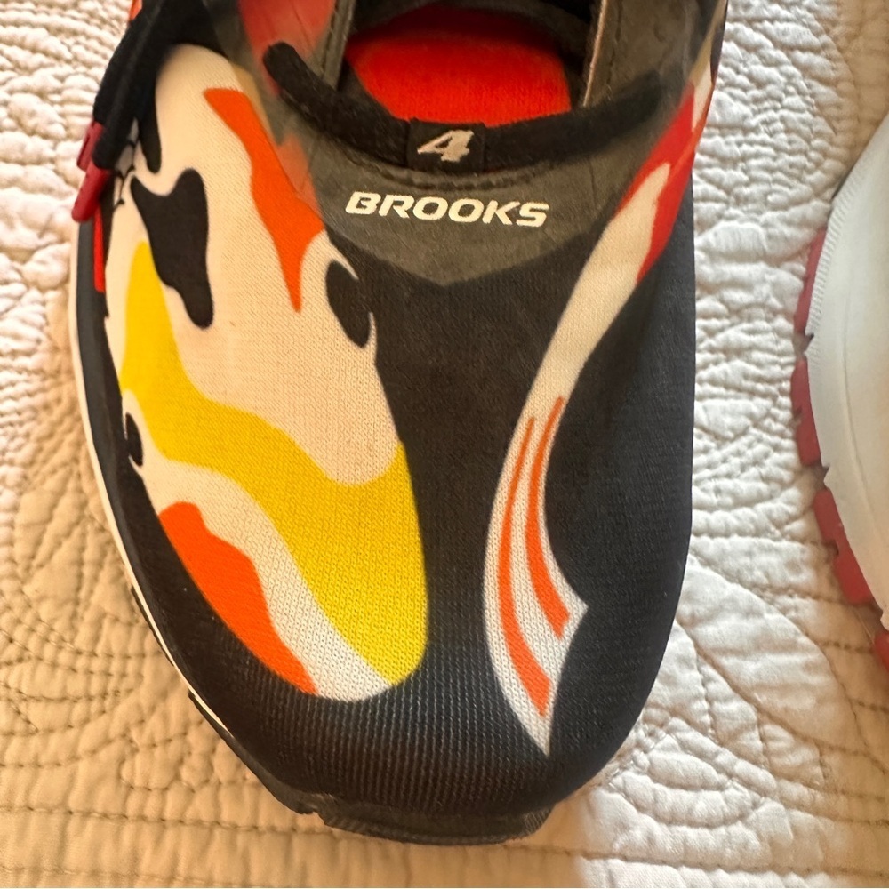 Brooks Tokyo Koi Men’s Red and Black Athletic Running Shoes size 12.5 Colorful - Picture 4 of 10